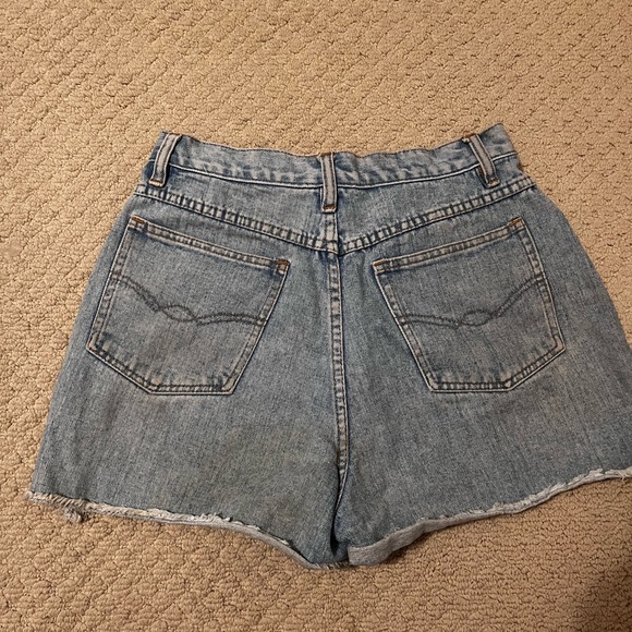 Really cute jean shorts with honey bear design - Picture 4 of 4